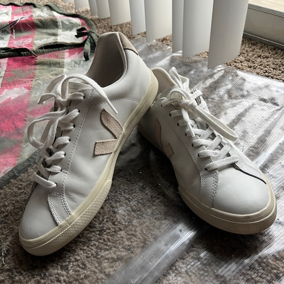 Veja Women's Cream and White Sneakers - Picture 2 of 8